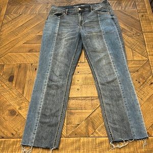 Brand: Old Navy. Size: 6. Straight Jeans.